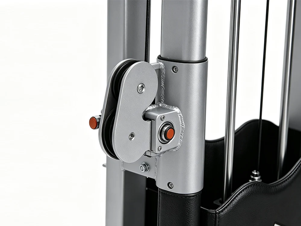 Adjustable pulley and carabiner detail on the QF-G822